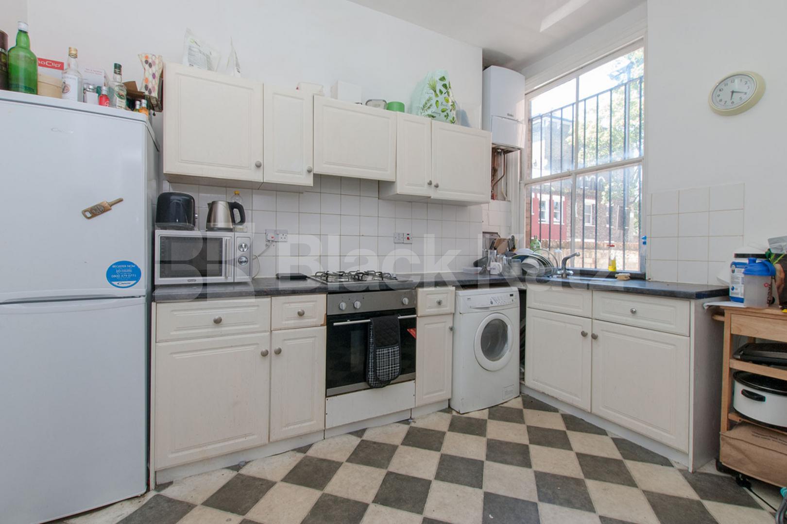 Arranged over two floors is this spacious 3 bedroom property with garden  Birnam Road, Finsbury Park - Holloway